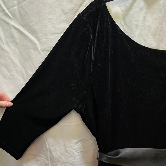 Modcloth for Hello Kitty black velvet tulle fit and flare 1/2 sleeve dress - Picture 4 of 14